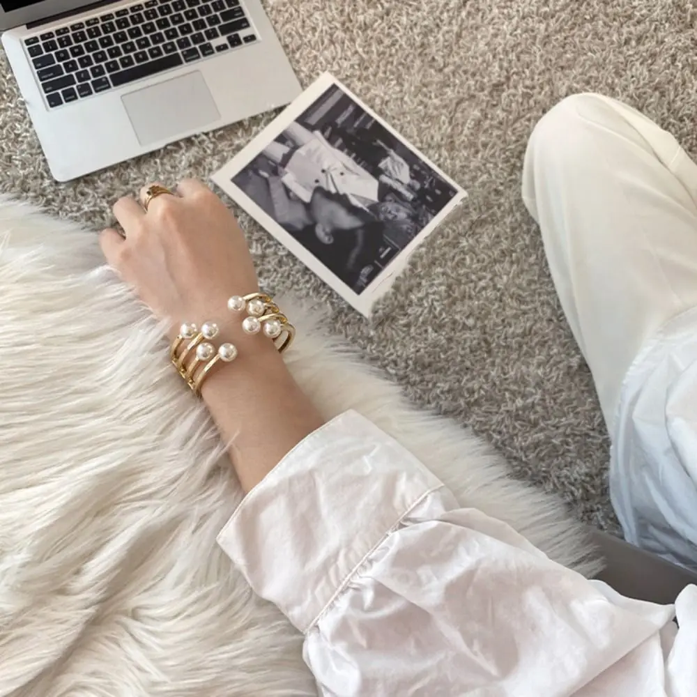 Brățară Ophelia, aurie, tip cuff, decorată cu perle, model în 4 straturi - Colecția Universe of Pearls [7]