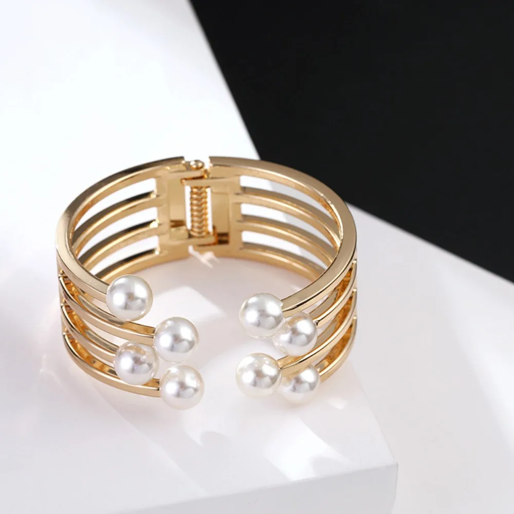 Brățară Ophelia, aurie, tip cuff, decorată cu perle, model în 4 straturi - Colecția Universe of Pearls [5]
