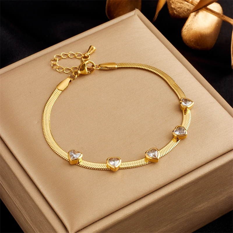 Brățară Lara, aurie, din oțel inoxidabil placat cu aur 18K, decorată cu zirconiu în formă de inimă [3]