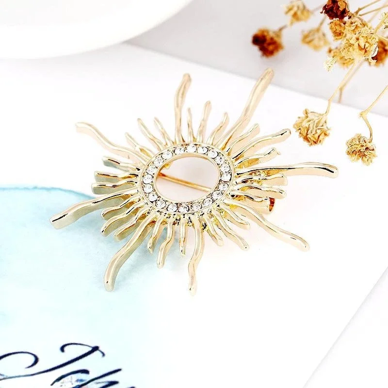 Broșă Sunburst, aurie, în formă de soare, decorată cu zirconiu [4]