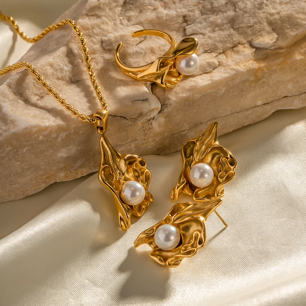 Cercei Karina, aurii, cu model abstract, din oțel inoxidabil și perle naturale de cultură, placați cu aur 18K - Colecția Universe of Pearls [4]