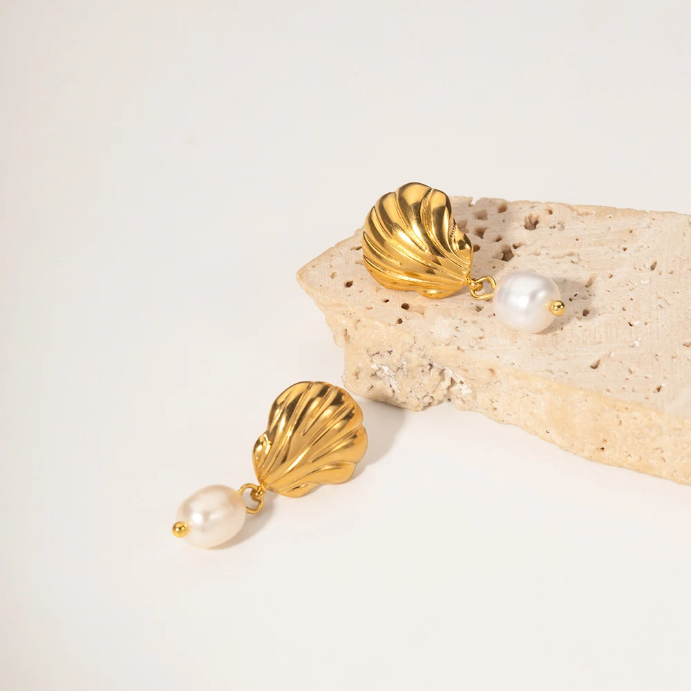 Cercei Davina, aurii, din oțel inoxidabil și perle naturale de cultură, placați cu aur 18K, model scoică - Colecția Universe of Pearls [3]
