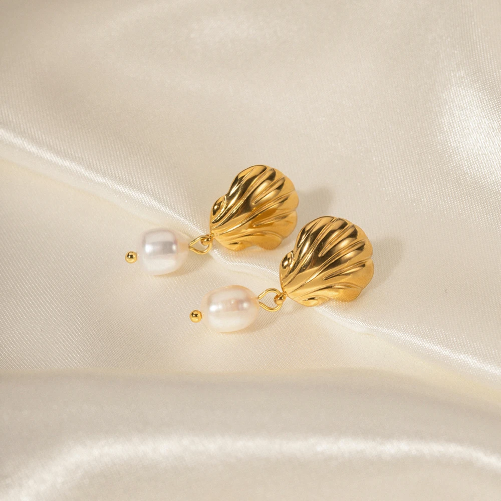 Cercei Davina, aurii, din oțel inoxidabil și perle naturale de cultură, placați cu aur 18K, model scoică - Colecția Universe of Pearls [6]