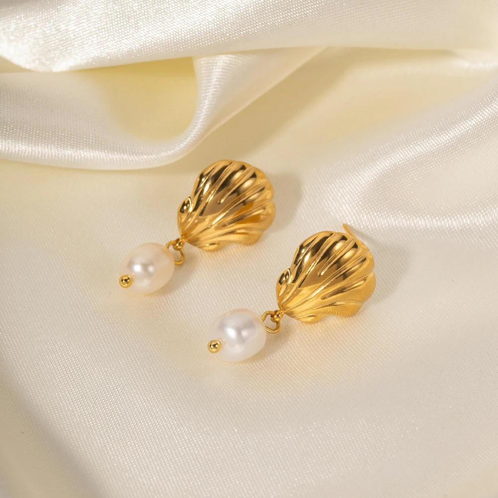 Cercei Davina, aurii, din oțel inoxidabil și perle naturale de cultură, placați cu aur 18K, model scoică - Colecția Universe of Pearls [5]
