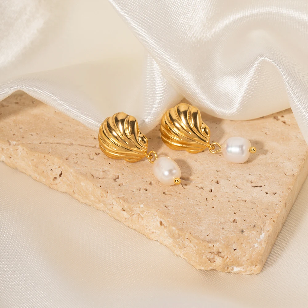 Cercei Davina, aurii, din oțel inoxidabil și perle naturale de cultură, placați cu aur 18K, model scoică - Colecția Universe of Pearls [2]