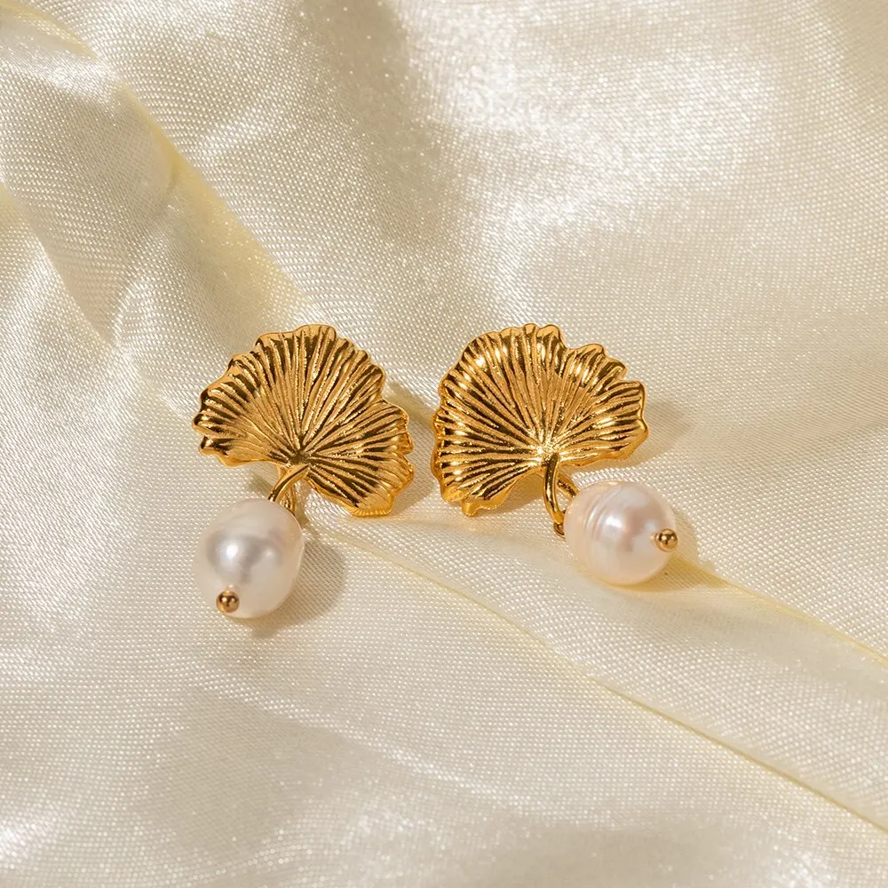 Cercei Ivanna, aurii, cu model frunză, din oțel inoxidabil și perle naturale de cultură, placați cu aur 18K - Colecția Universe of Pearls [4]