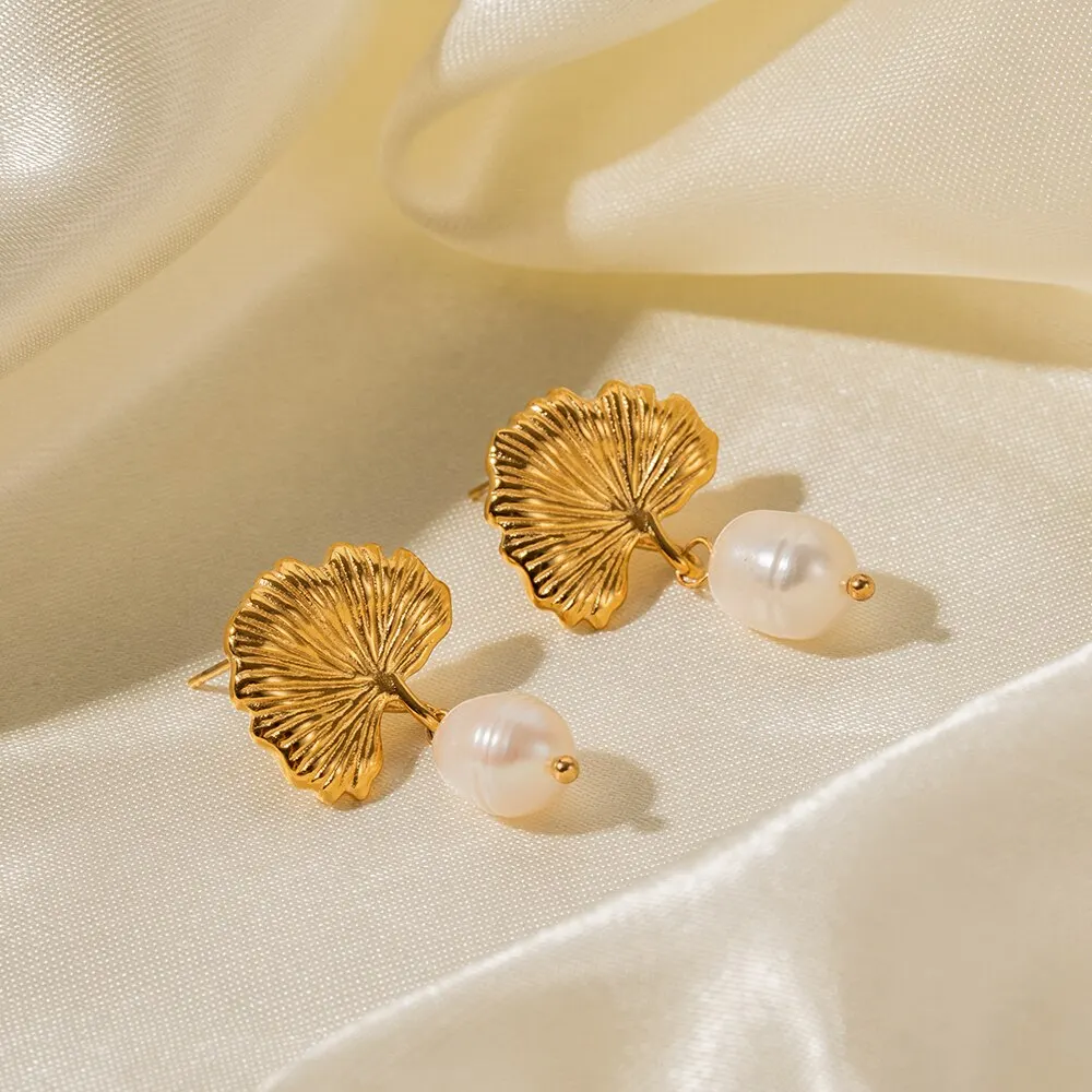 Cercei Ivanna, aurii, cu model frunză, din oțel inoxidabil și perle naturale de cultură, placați cu aur 18K - Colecția Universe of Pearls [7]