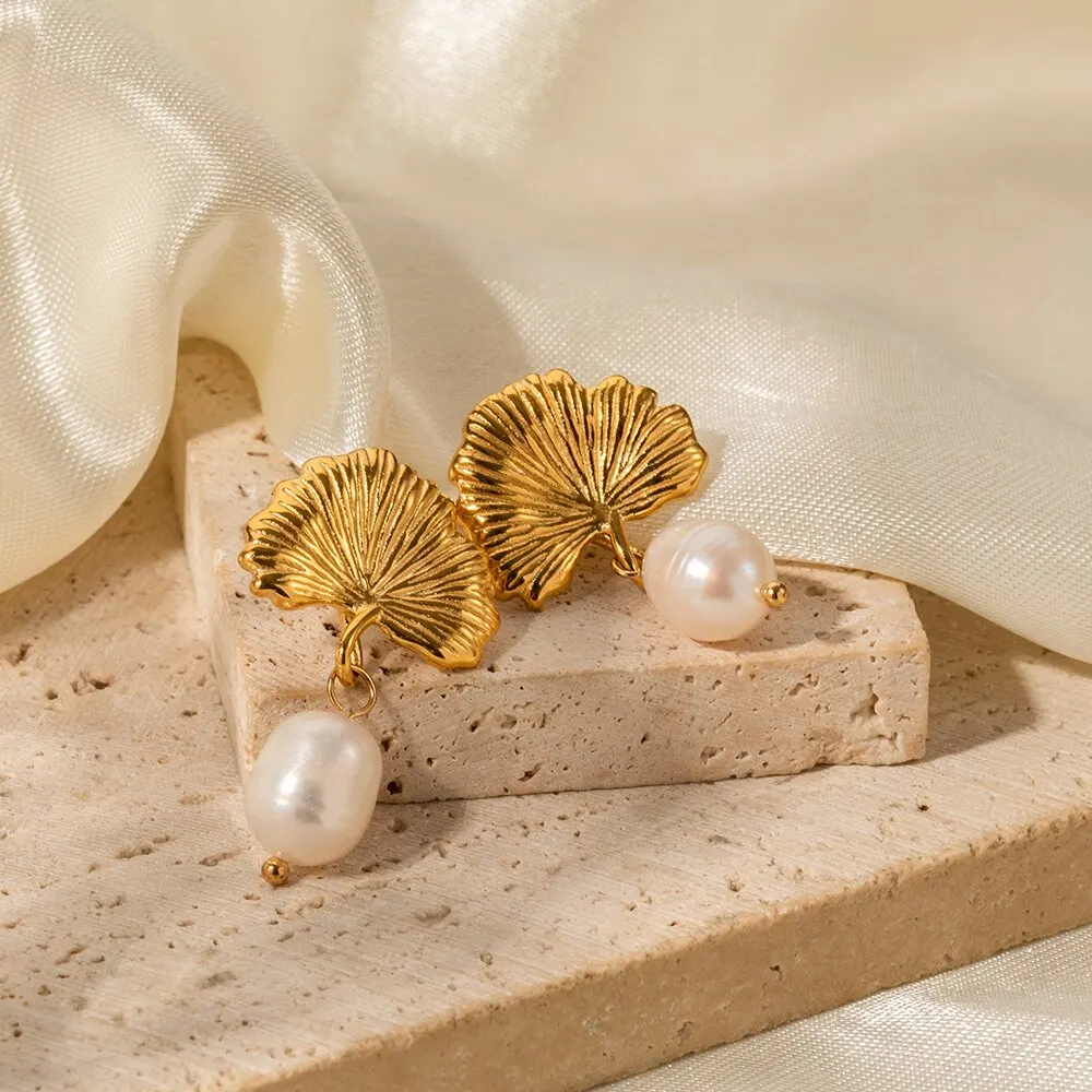 Cercei Ivanna, aurii, cu model frunză, din oțel inoxidabil și perle naturale de cultură, placați cu aur 18K - Colecția Universe of Pearls [3]
