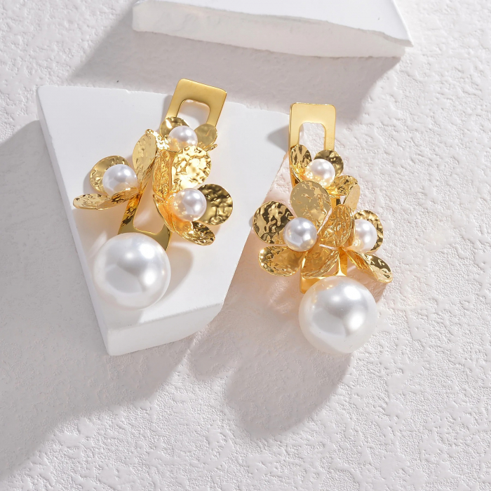Cercei Lora, aurii, cu perle și model floral, din oțel inoxidabil - Colecția Universe of Pearls [2]