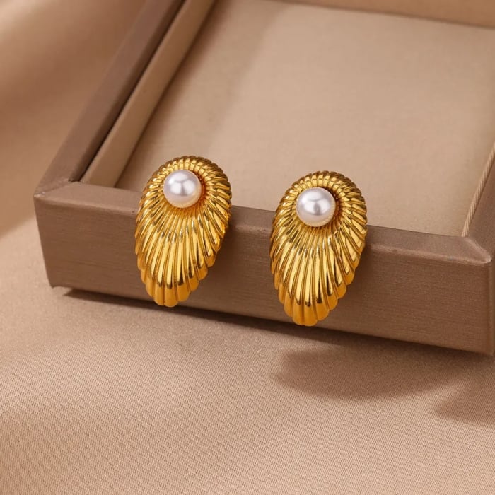 Cercei Madge, aurii, cu perle, din oțel inoxidabil placat cu aur 18K - Colecția Universe of Pearls [5]