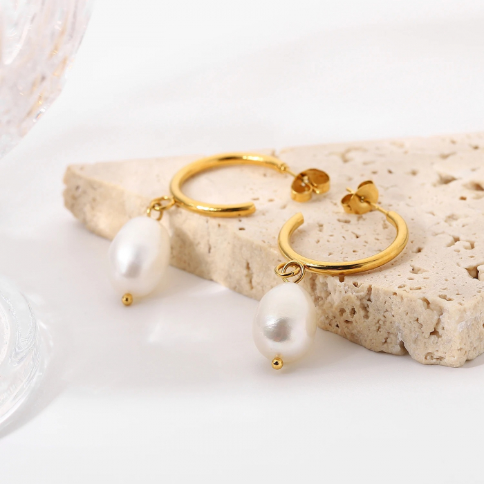 Cercei Celine, rotunzi, aurii, din oțel inoxidabil și perle naturale de cultură, placați cu aur 18K - Colecția Universe of Pearls [3]