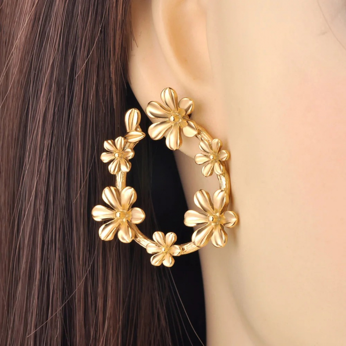 Cercei Eryn, aurii, rotunzi, cu model floral, din oțel inoxidabil placat cu aur 18K - Colecția Parisian [2]