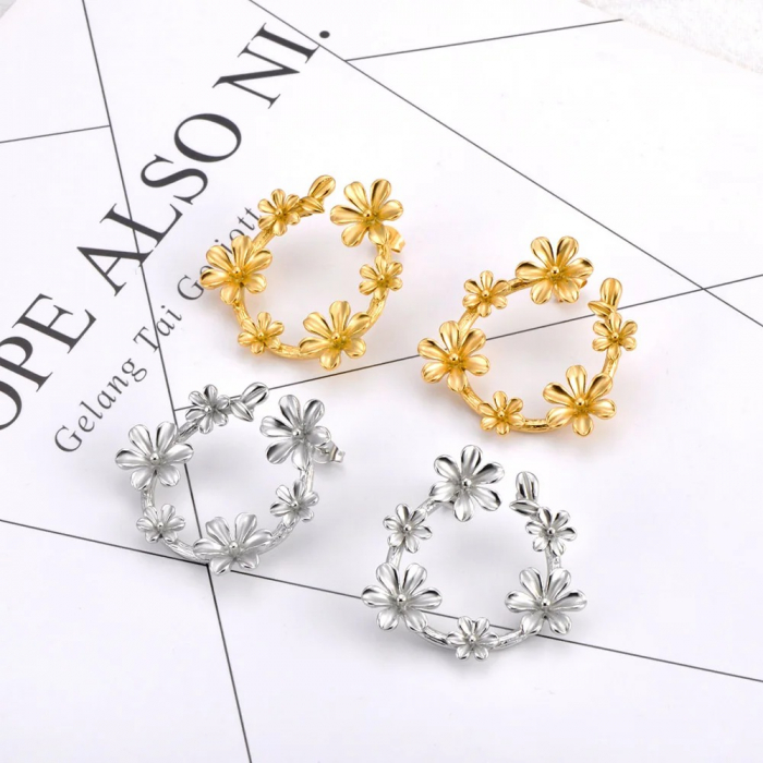 Cercei Eryn, aurii, rotunzi, cu model floral, din oțel inoxidabil placat cu aur 18K - Colecția Parisian [3]