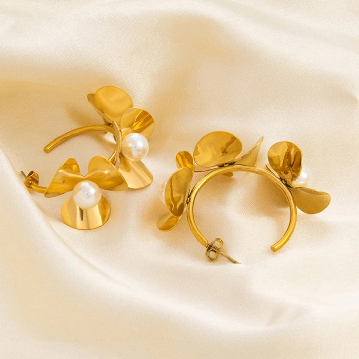 Cercei Macy, aurii, rotunzi, din oțel inoxidabil placat cu aur 18K, cu perle și model floral - Colecția Floral Paradise [3]