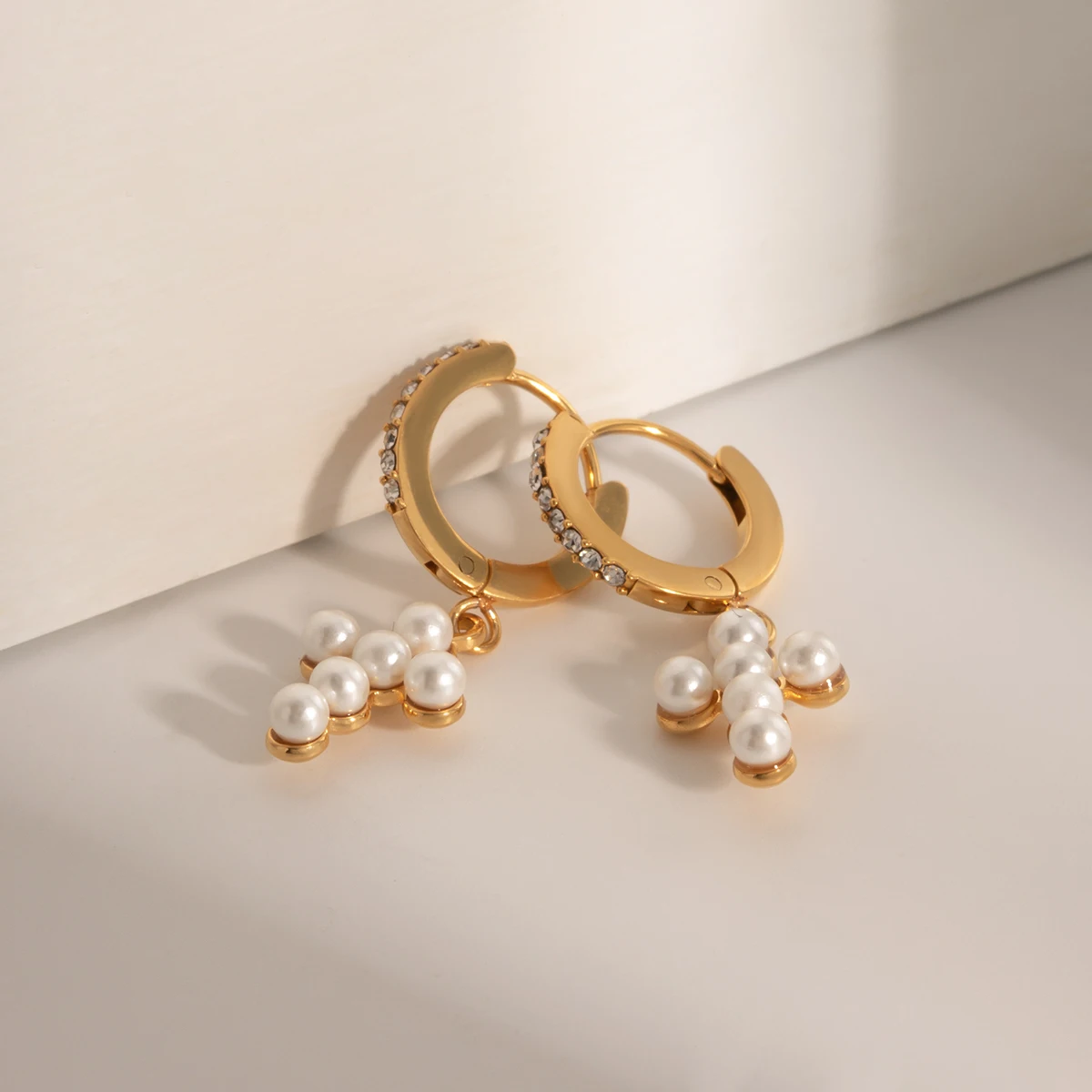 Cercei Maryam, aurii, în formă de cruce, din oțel inoxidabil, perle naturale de cultură și zirconiu, placați cu aur 18K - Colecția Universe of Pearls [6]