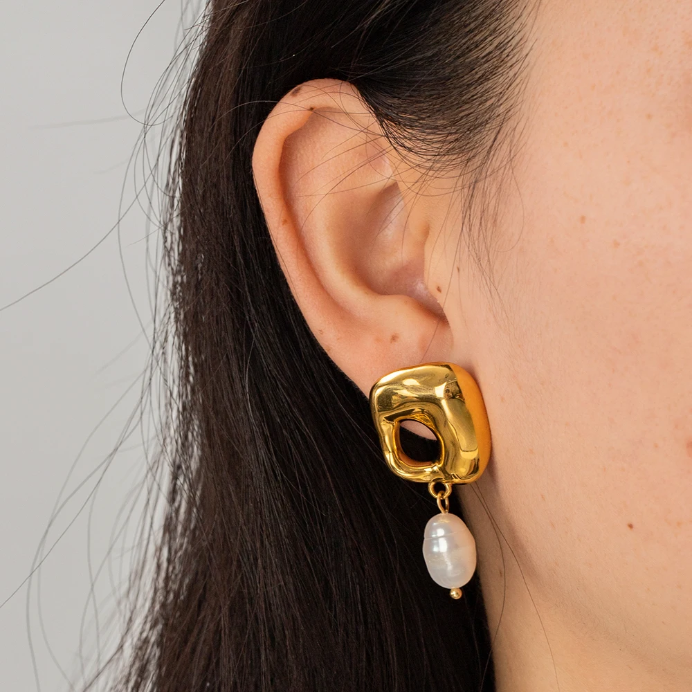 Cercei Lorelei, aurii, cu model abstract, din oțel inoxidabil și perle naturale de cultură, placați cu aur 18K - Colecția Universe of Pearls [5]