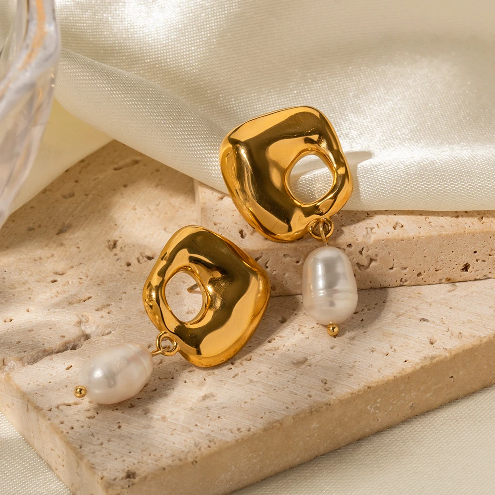 Cercei Lorelei, aurii, cu model abstract, din oțel inoxidabil și perle naturale de cultură, placați cu aur 18K - Colecția Universe of Pearls [3]