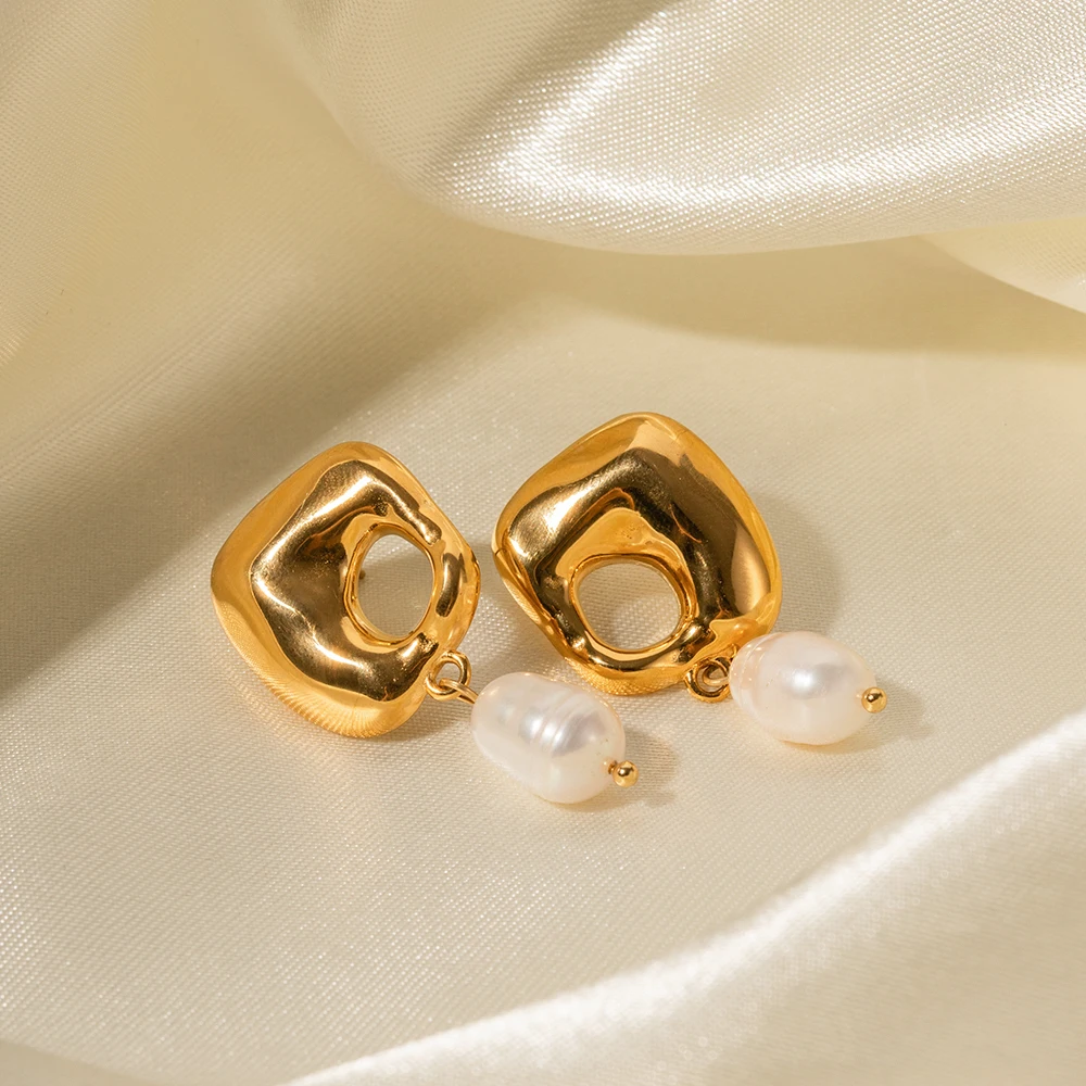 Cercei Lorelei, aurii, cu model abstract, din oțel inoxidabil și perle naturale de cultură, placați cu aur 18K - Colecția Universe of Pearls [6]