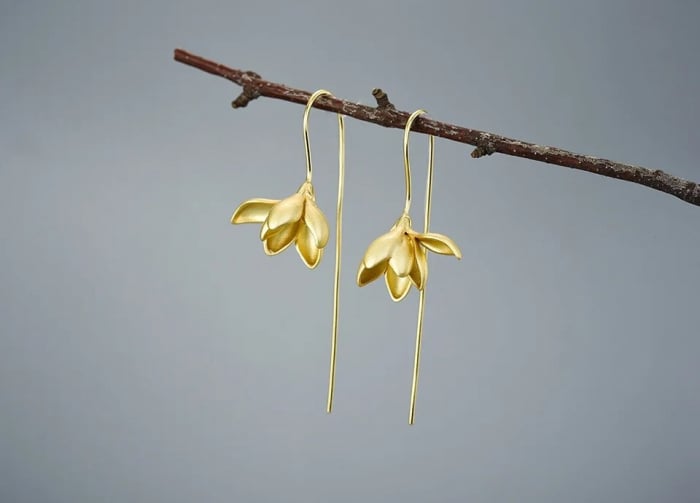 Cercei Magnolia, lungi, în formă de floare, din argint placat cu aur 18K - Colecția Metamorphosis [2]