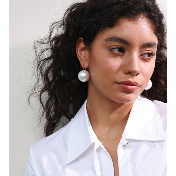 Rosaleena gold retro earrings, with oversized pearls, made of 18K gold-plated stainless steel - Universe of Pearls Collection [2]