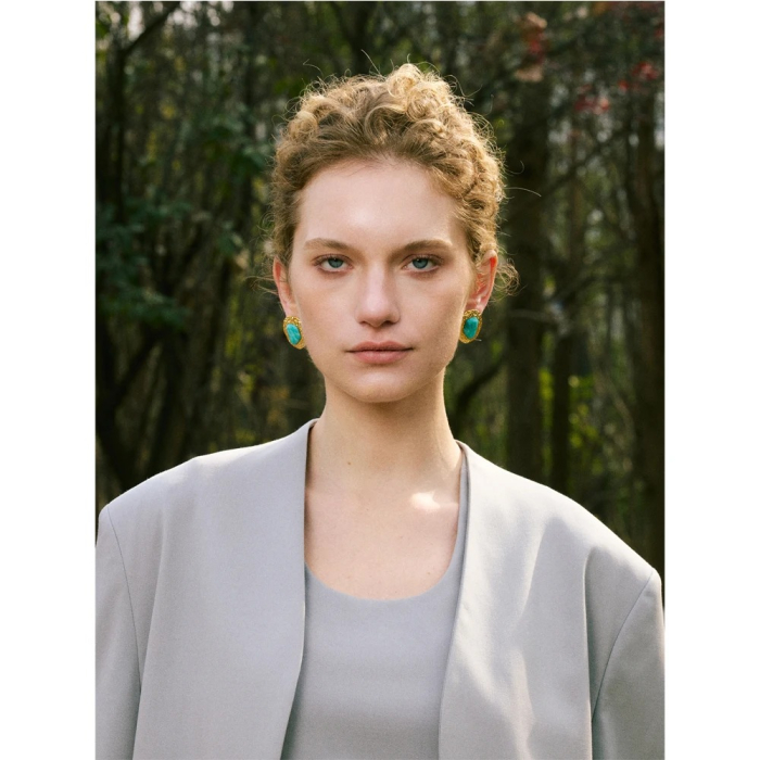 Tamika gold stud earrings, made of 18K gold-plated stainless steel and natural Amazonite stones [4]