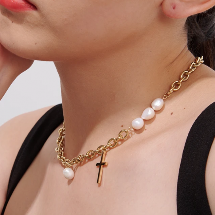 Colier Lacey, auriu, cu pandativ cruce, din oțel inoxidabil și perle naturale de cultură, placat cu aur 18K - Colecția Universe of Pearls [3]