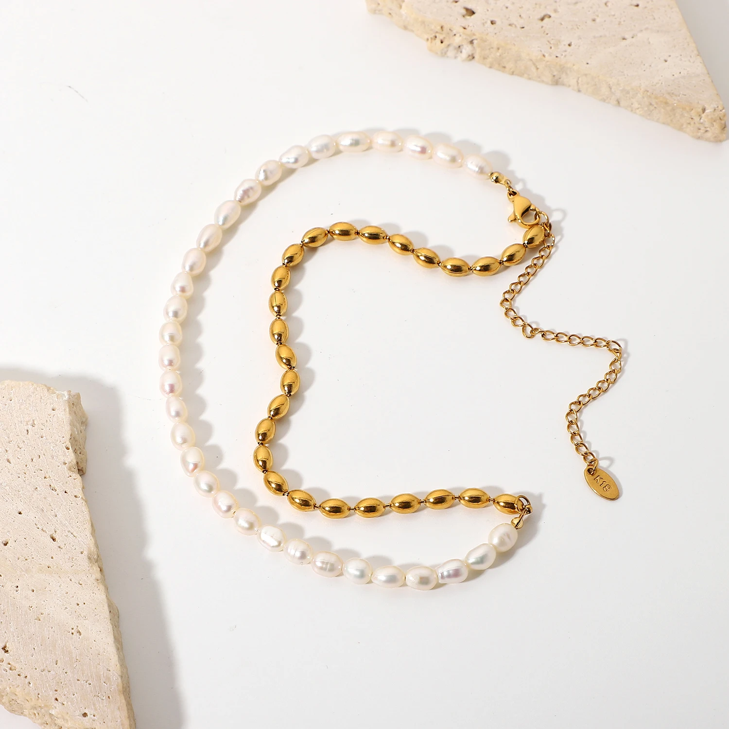 Colier Lottie, auriu, din oțel inoxidabil și perle naturale de cultură, placat cu aur 18K - Colecția Universe of Pearls [3]