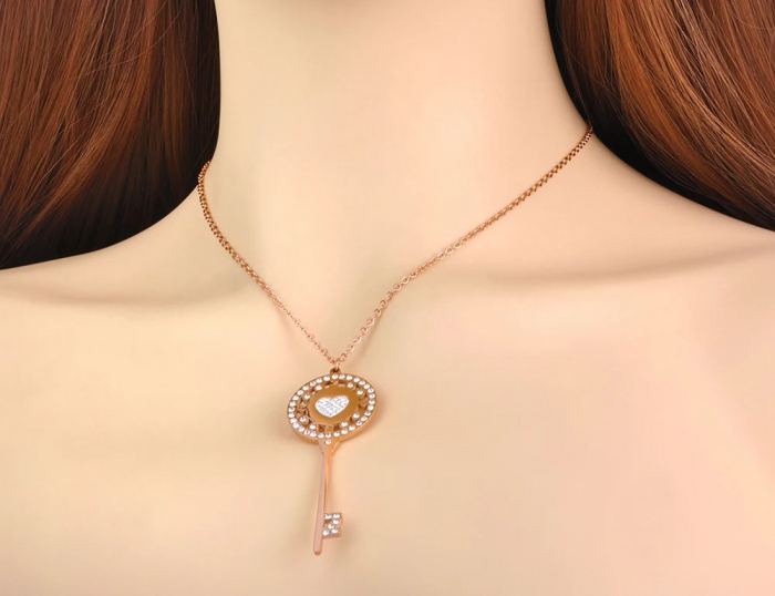 Colier Azalea, auriu rose, din oțel inoxidabil placat cu aur 18K, cu pandantiv în formă de cheie - Colecția Parisian [3]