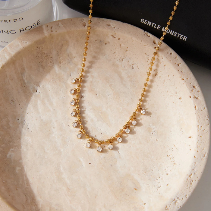 Colier Eva, auriu, din oțel inoxidabil placat cu aur 18K, cu pandantiv din zirconiu [3]