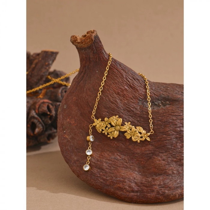 Colier Amaris, auriu, cu pandantiv floral, din oțel inoxidabil placat cu aur 18K [2]
