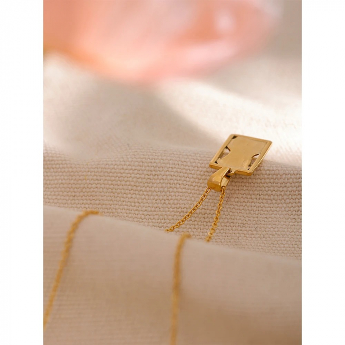 Colier Jadis, auriu, din oțel inoxidabil placat cu aur 18K, cu pandantiv bust feminin [4]