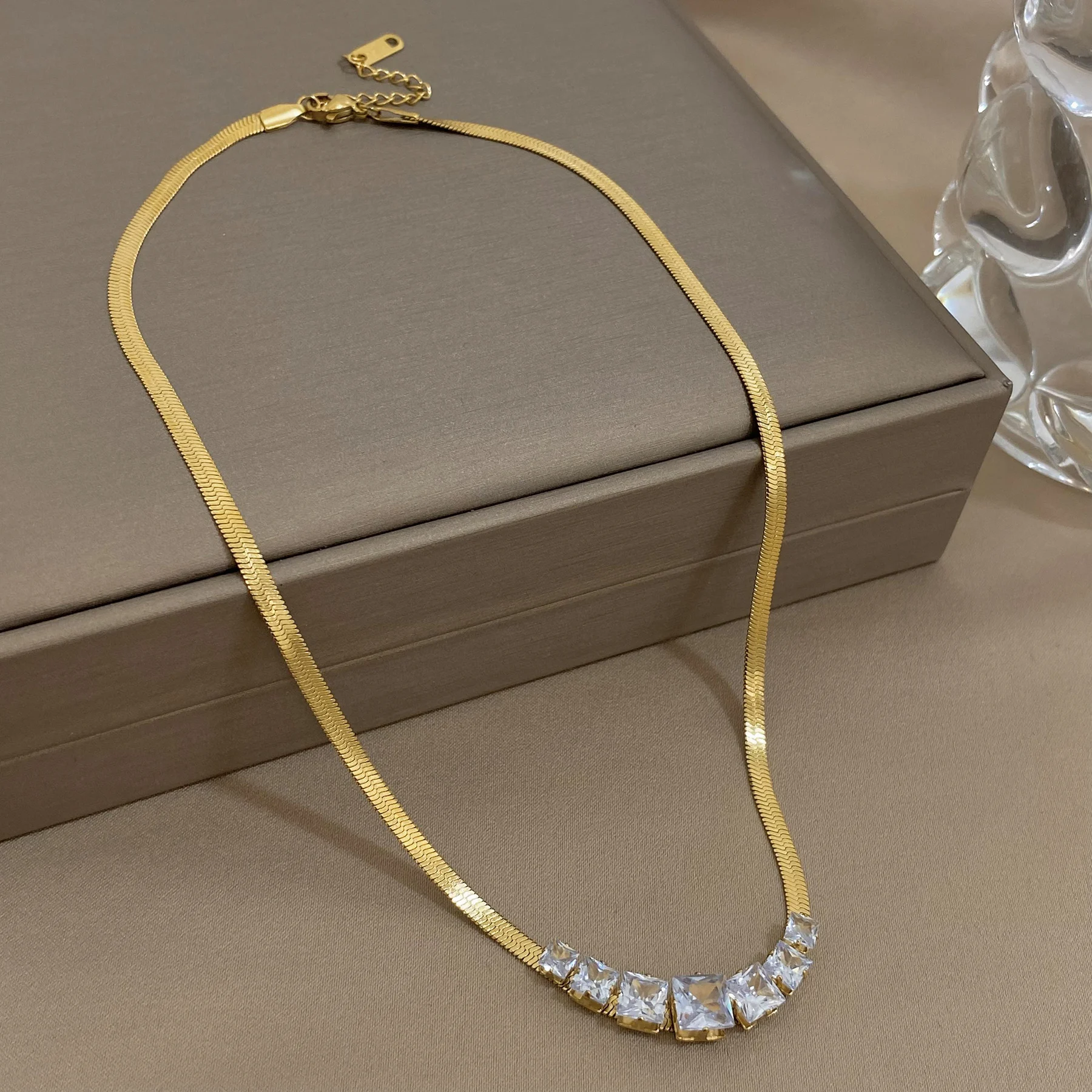 Colier Lily, auriu, din oțel inoxidabil placat cu aur 18K, decorat cu zirconiu [5]