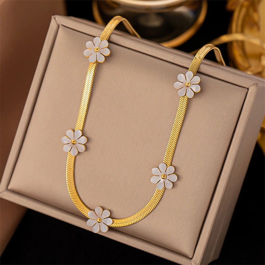 Colier Karie, auriu, din oțel inoxidabil, tip snake chain, model floral, cu margarete - Colecția Floral Paradise [3]