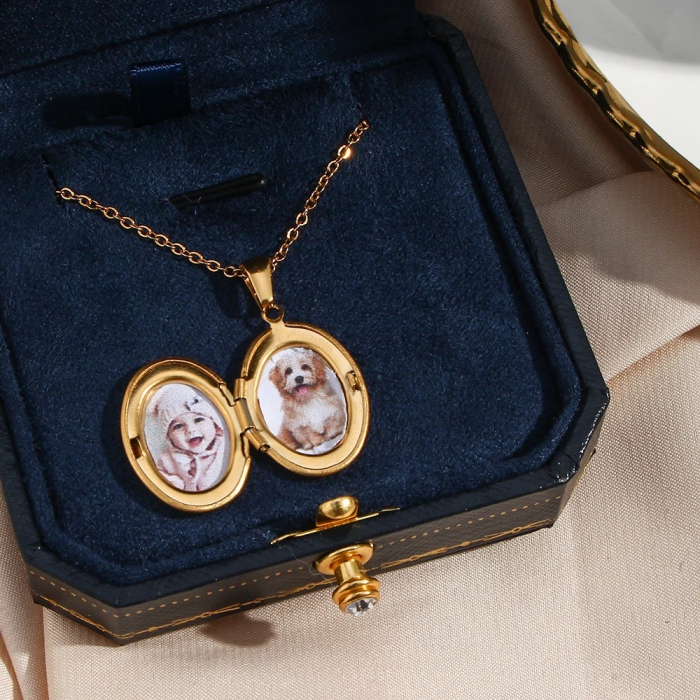 Colier Rhodes, auriu, din oțel inoxidabil placat cu aur 18K, cu pandantiv care se deschide (locket) [4]