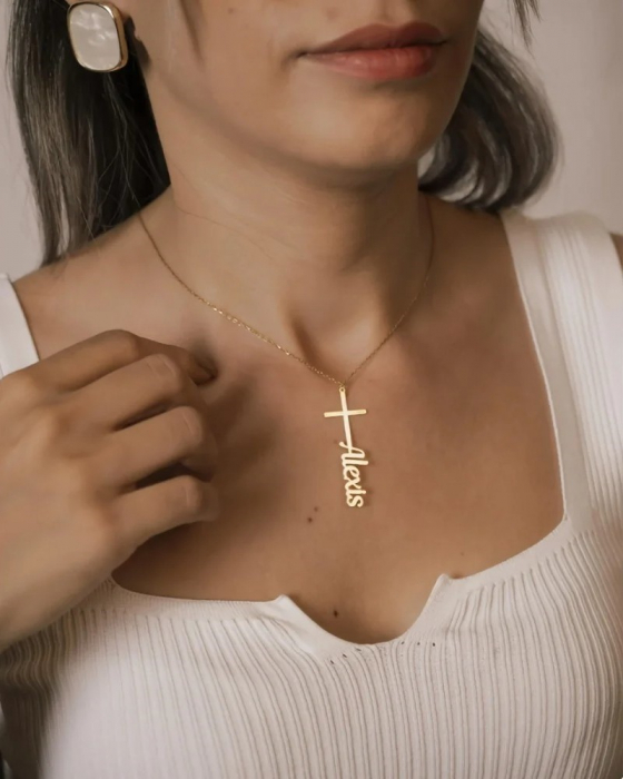 Colier personalizat Vivian, cu pandantiv cruce, din oțel inoxidabil placat cu aur 18K [3]