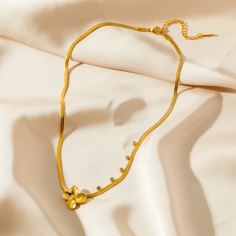 Colier Rylee, auriu, din oțel inoxidabil placat cu aur 18K, cu model floral [3]