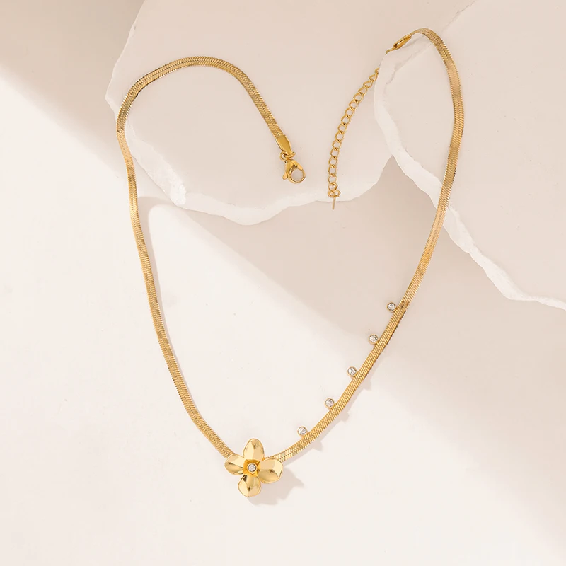 Colier Rylee, auriu, din oțel inoxidabil placat cu aur 18K, cu model floral [6]