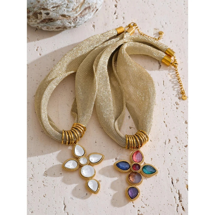 Colier Sara, auriu, cu pandantiv în formă de cruce, din oțel inoxidabil placat cu aur 18K - Colecția Glamour [3]