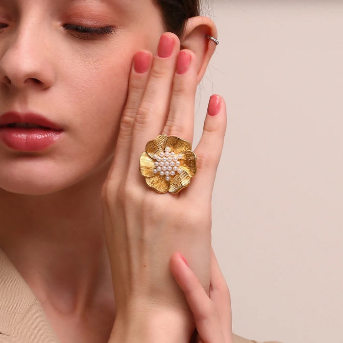 Inel Erie, auriu, în formă de floare, cu perle, din oțel inoxidabil placat cu aur 18K - Colecția Universe of Pearls [5]