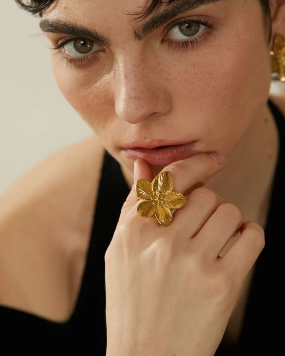 Janna ring, gold, flower-shaped, 18K gold plated, stainless steel, adjustable - Floral Paradise Collection [3]