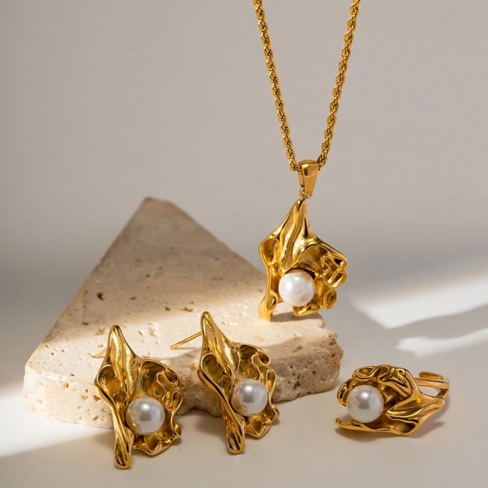 Inel Karina, auriu, din oțel inoxidabil placat cu aur 18K și perlă de cultură, reglabil - Colecția Universe of Pearls [3]