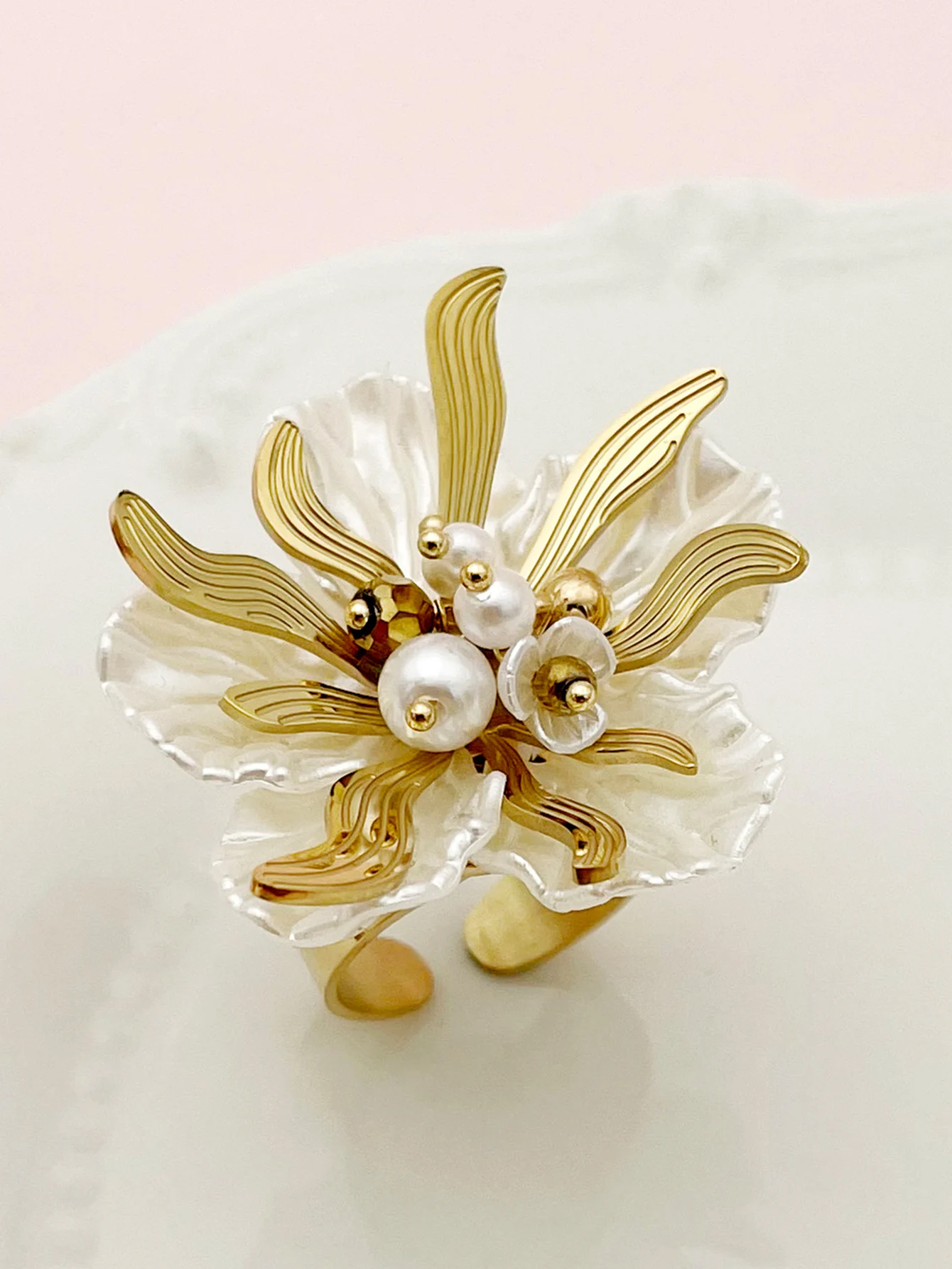 Inel Patsy, auriu, din oțel inoxidabil, model floral cu perle, reglabil - Colecția Universe of Pearls [2]
