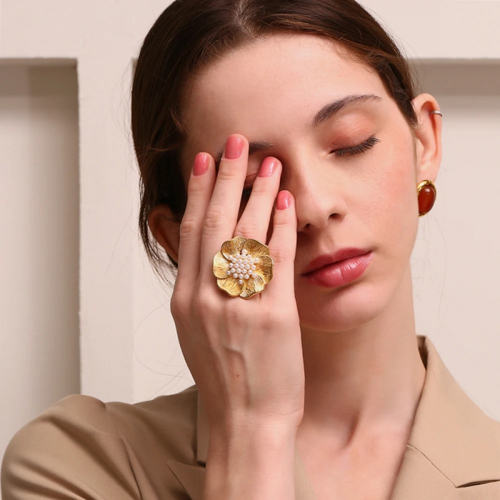 Inel Erie, auriu, în formă de floare, cu perle, din oțel inoxidabil placat cu aur 18K - Colecția Universe of Pearls [3]