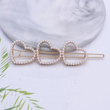 ACCESORII PĂR - Agrafă de păr Pearl Hearts, cu montură aurie și perle, în formă de inimă