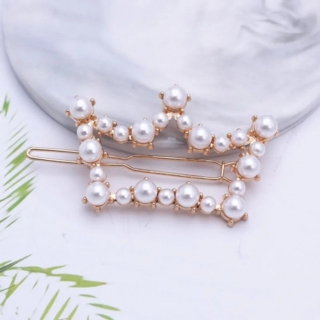 ACCESORII PĂR - Agrafă de păr Olanna, aurie, cu perle, în formă de coroană