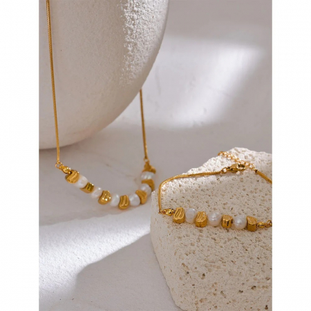 Brățară Hayley, aurie, din oțel inoxidabil și perle naturale de cultură, placată cu aur 18K - Colecția Universe of Pearls [2]