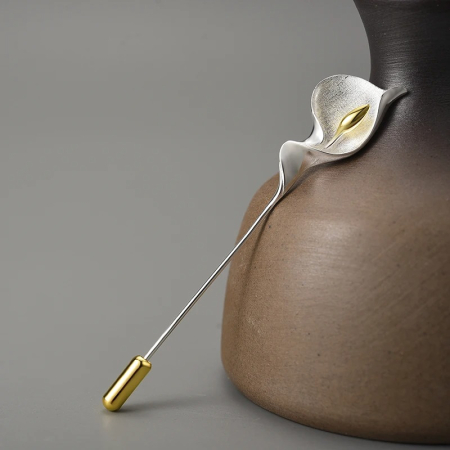 925 SILVER JEWELRY - Calla silver brooch, handmade, made of 18K gold-plated silver - Metamorphosis Collection