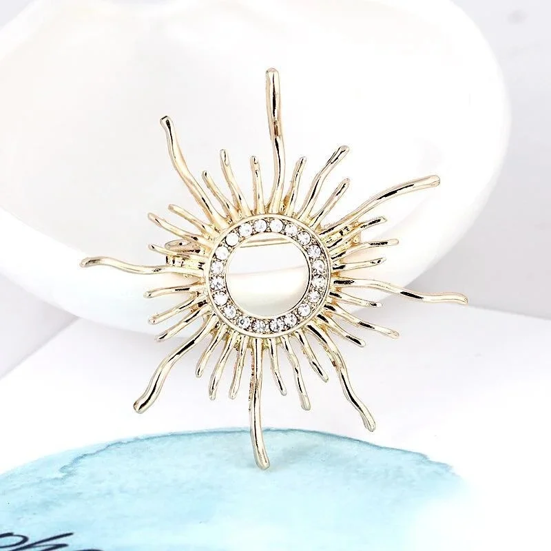 Broșă Sunburst, aurie, în formă de soare, decorată cu zirconiu [2]