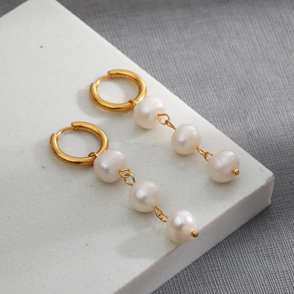 Cercei Iris, lungi, aurii, din oțel inoxidabil și perle naturale de cultură, placați cu aur 18K - Colecția Universe of Pearls [1]