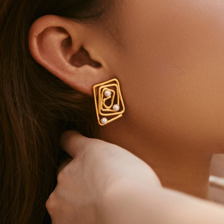 Cercei Novalee, aurii, cu perle și model labirint, din oțel inoxidabil placat cu aur 18K - Colecția Universe of Pearls [3]